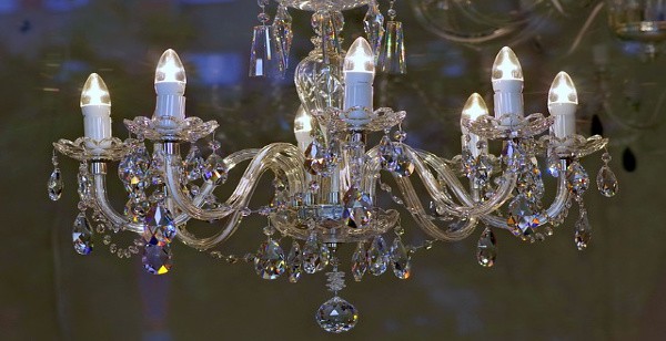 A-luxurious-chandelier