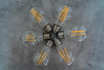  Photo of six lightbulbs